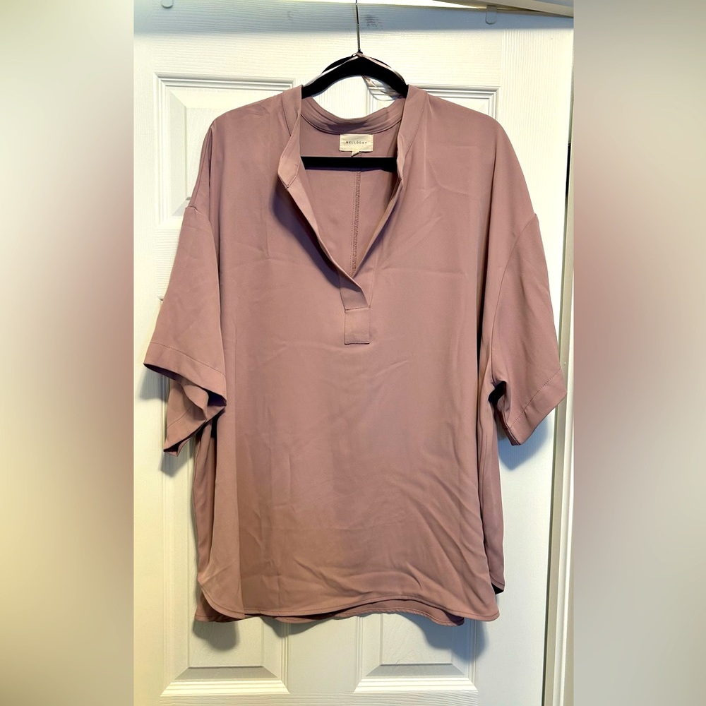 Plus size, two pieces, pants and short-sleeved shirt.